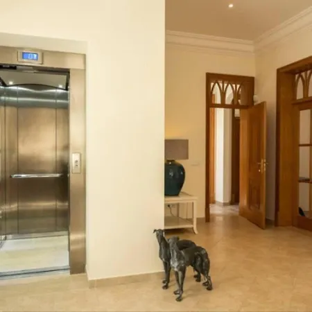 Monte Luxe - 6 Bedroom Luxury - Cinema - Pool Table - Jacuzzi Villa *