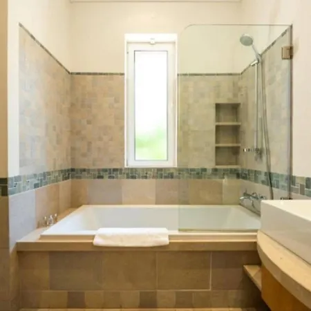 Monte Luxe - 6 Bedroom Luxury - Cinema - Pool Table - Jacuzzi *